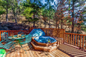 Cabin on the Creek, 2 Bedrooms, Sleeps 6, Hot Tub, Fireplace, Pet Friendly